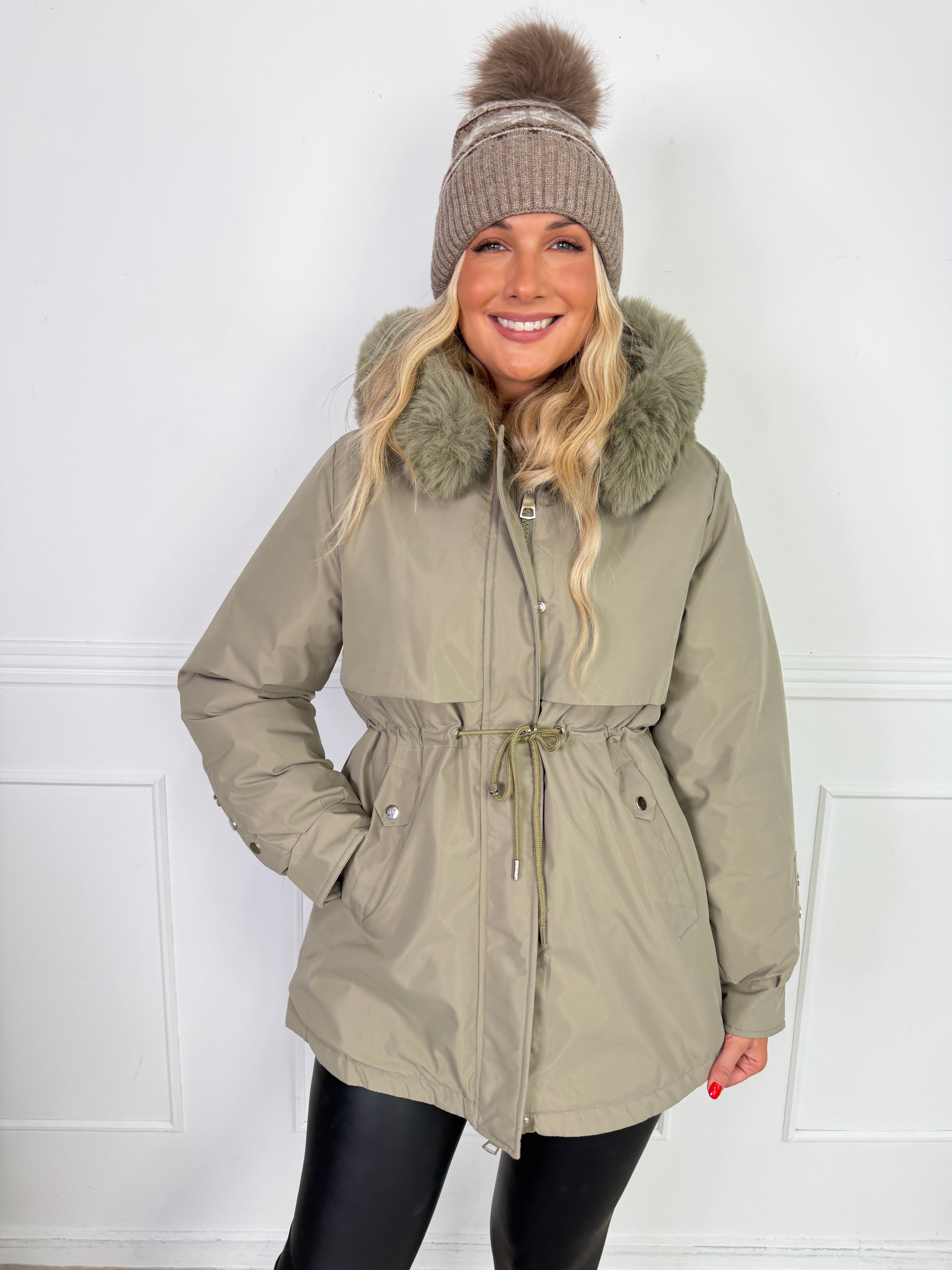 Miamaia - Varm og stilfuld dynejakke med blød faux fur-krave